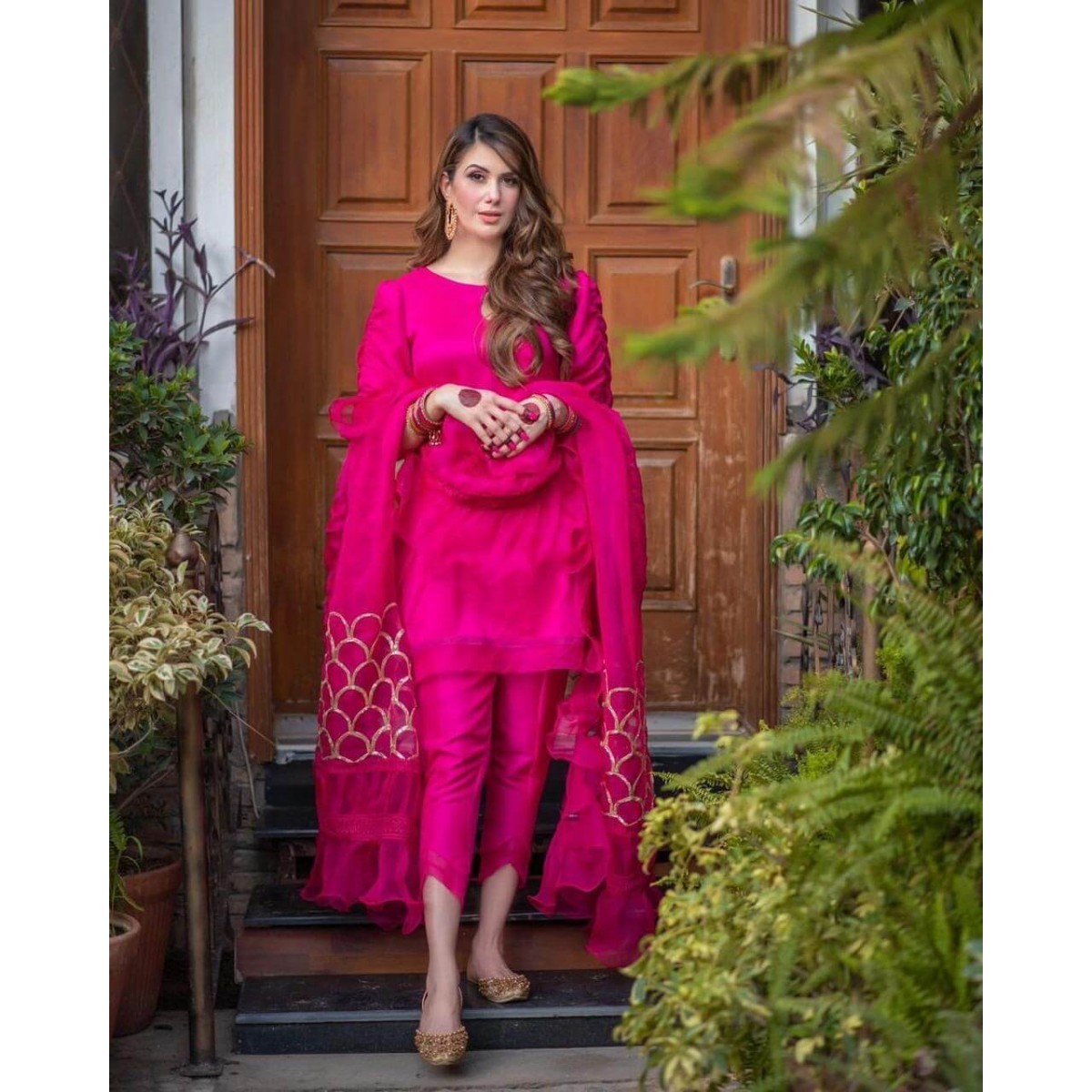 plain suit with fancy dupatta